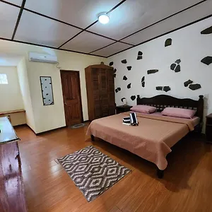 Tiptop Hotel, Resto And Delishop Отель